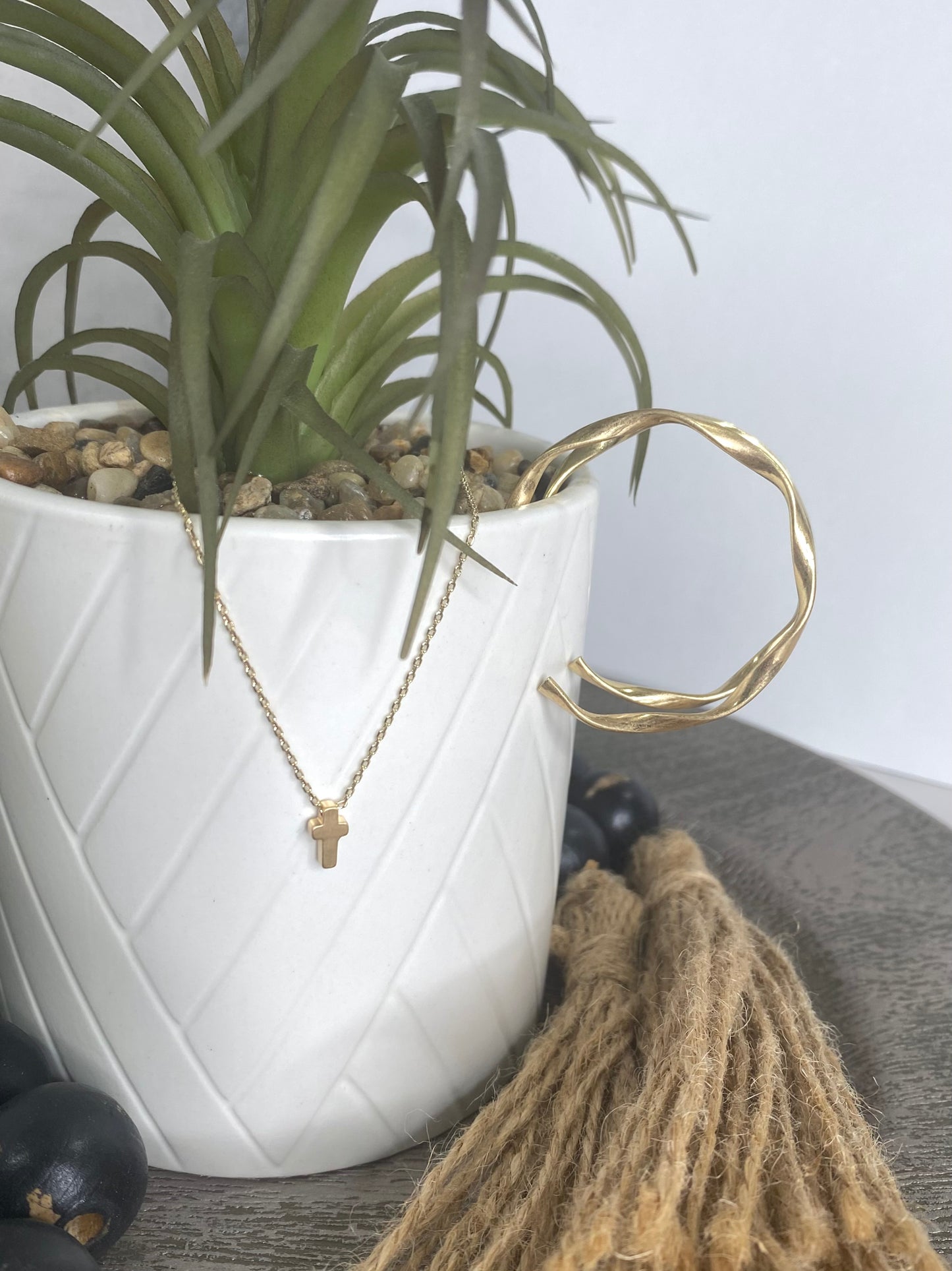 Gentle Wave Sleek Hoop Earrings: Gold