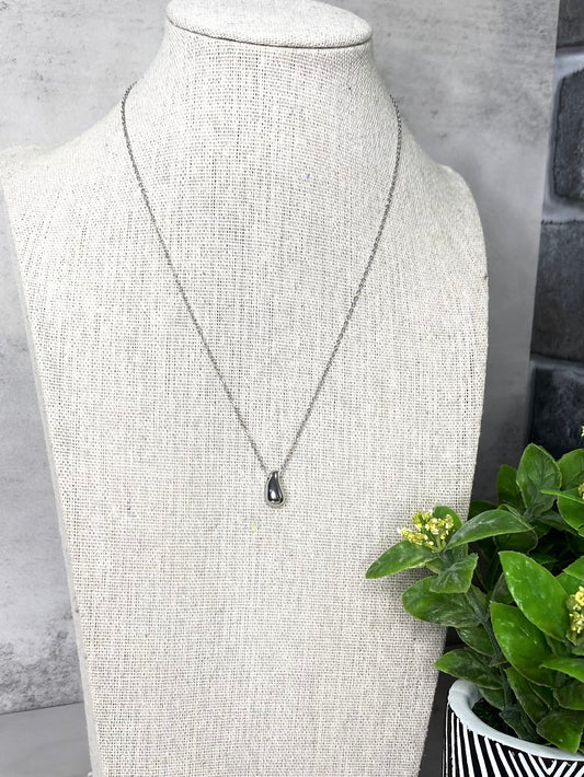 Mini Teardrop Pendant Necklace: Silver