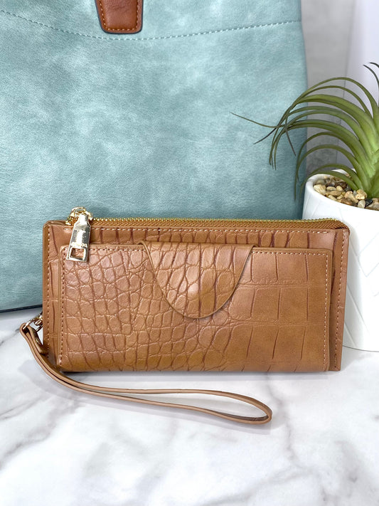 Kyla Wallet/Wristlet in Crocodile Brown