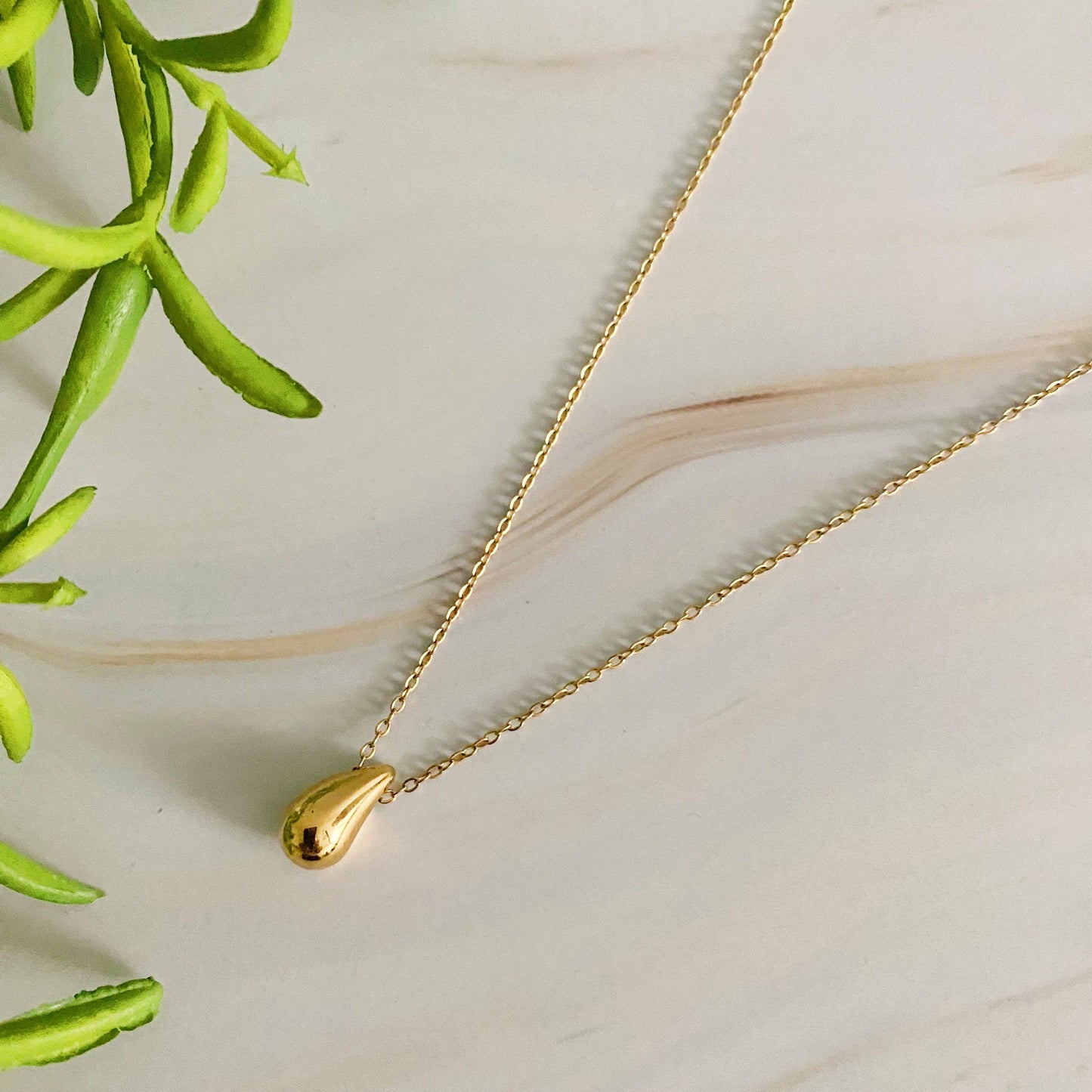 Mini Teardrop Pendant Necklace: Gold