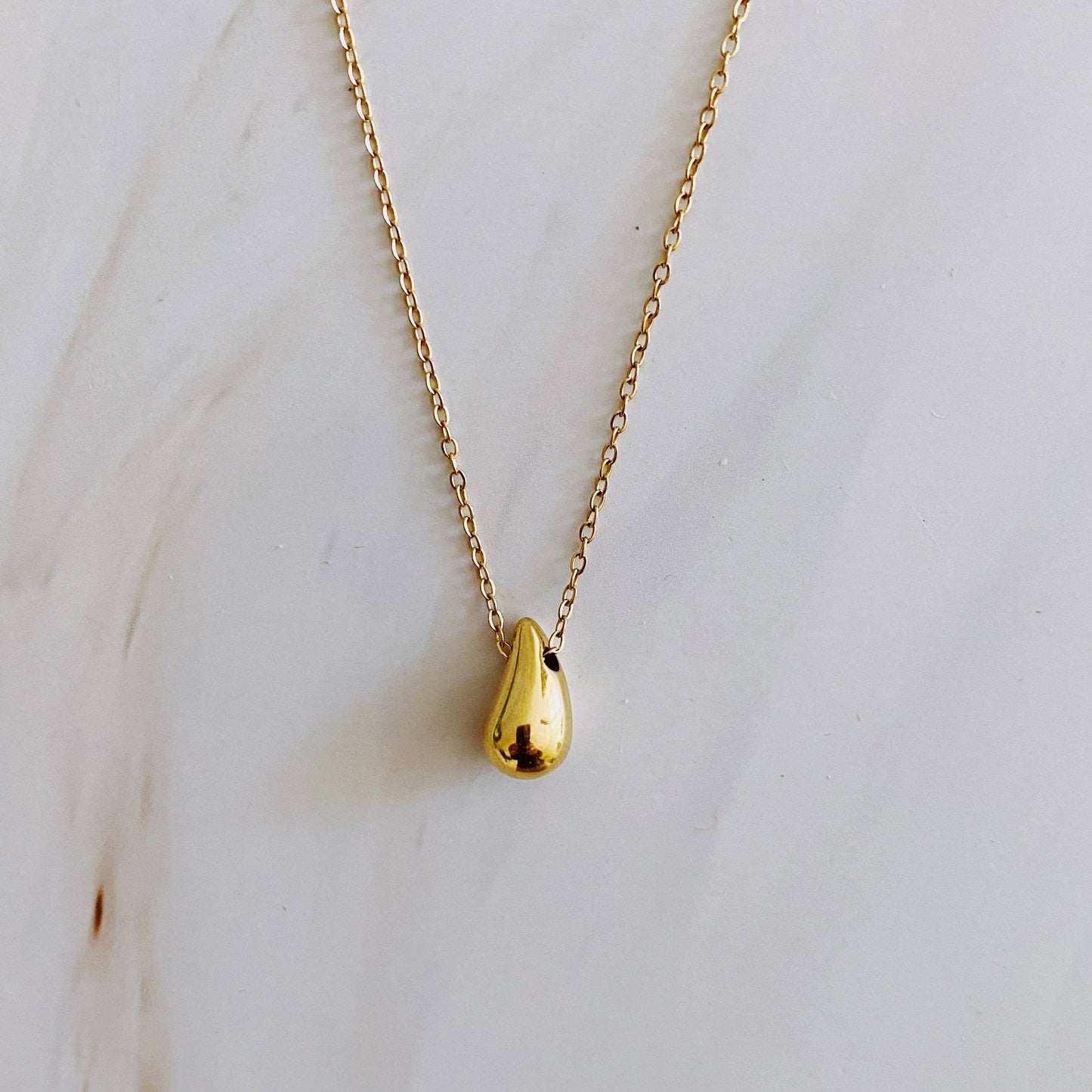 Mini Teardrop Pendant Necklace: Gold