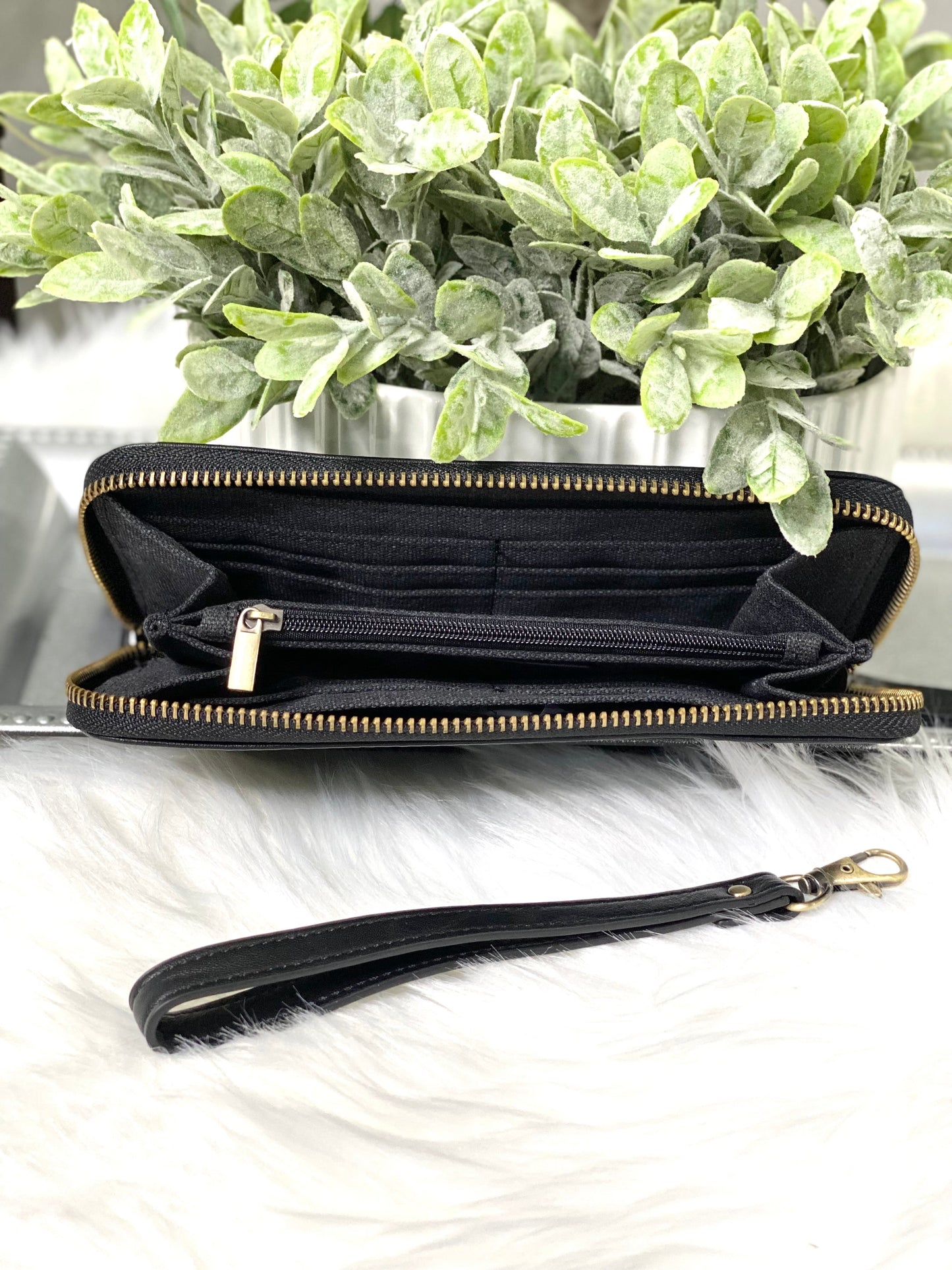 Chloe Wristlet/Wallet in Black