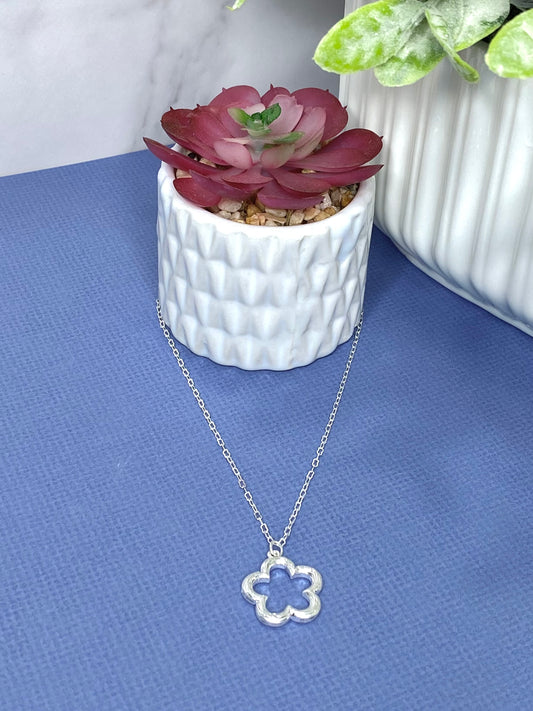 Open Flower Necklace in Silver