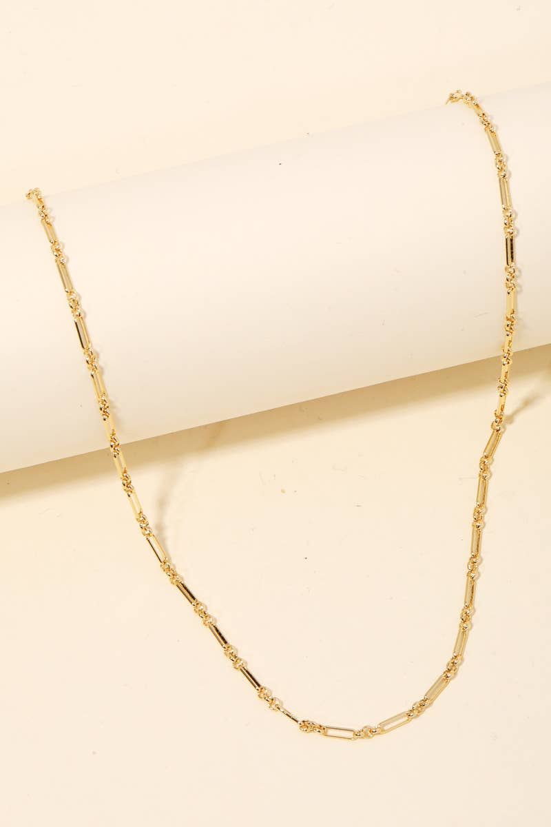 Dainty Oval Chain Link Necklace in Gold