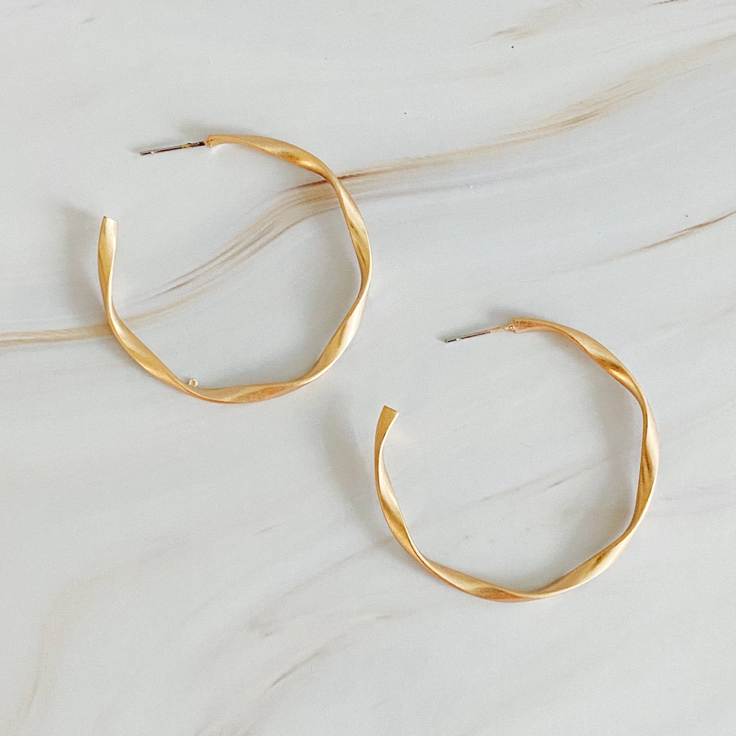 Gentle Wave Sleek Hoop Earrings: Gold